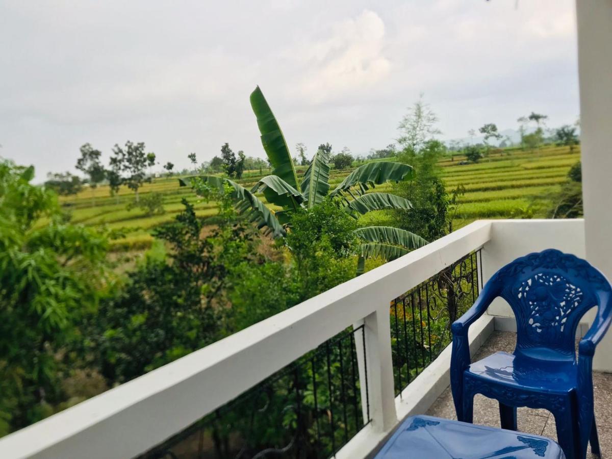 Tiara Homestay Plambi Екстериор снимка